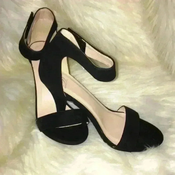 Shoes - D Black Strap Heels
